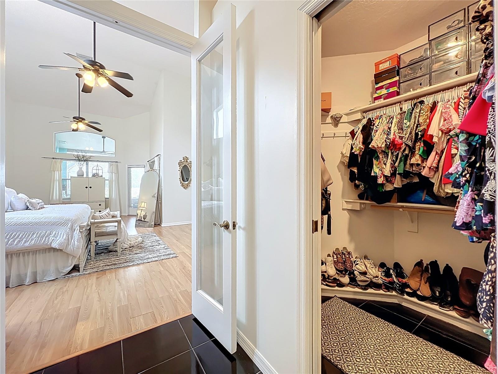 WALK-IN CLOSET 2
