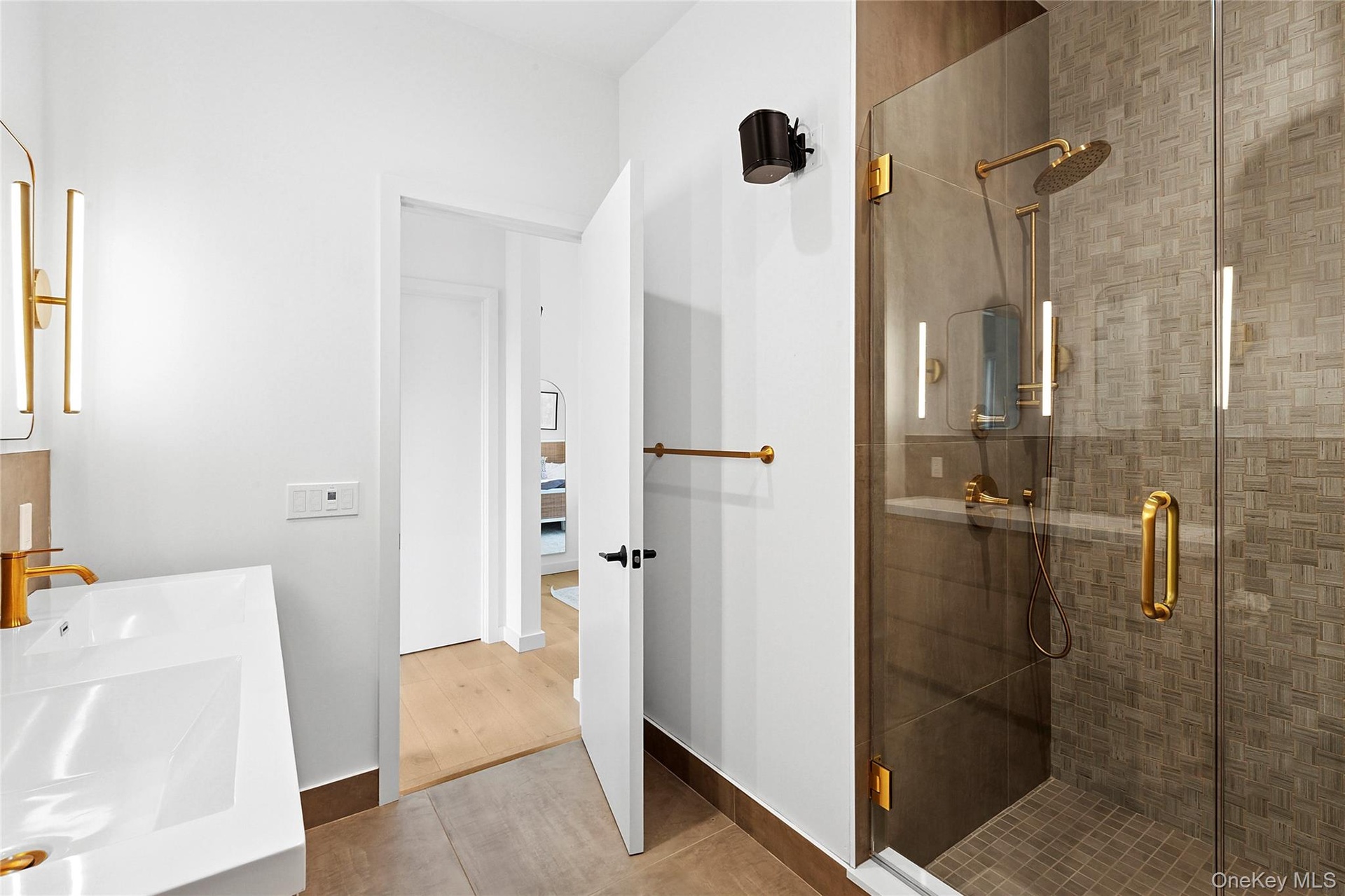 En-suite bath