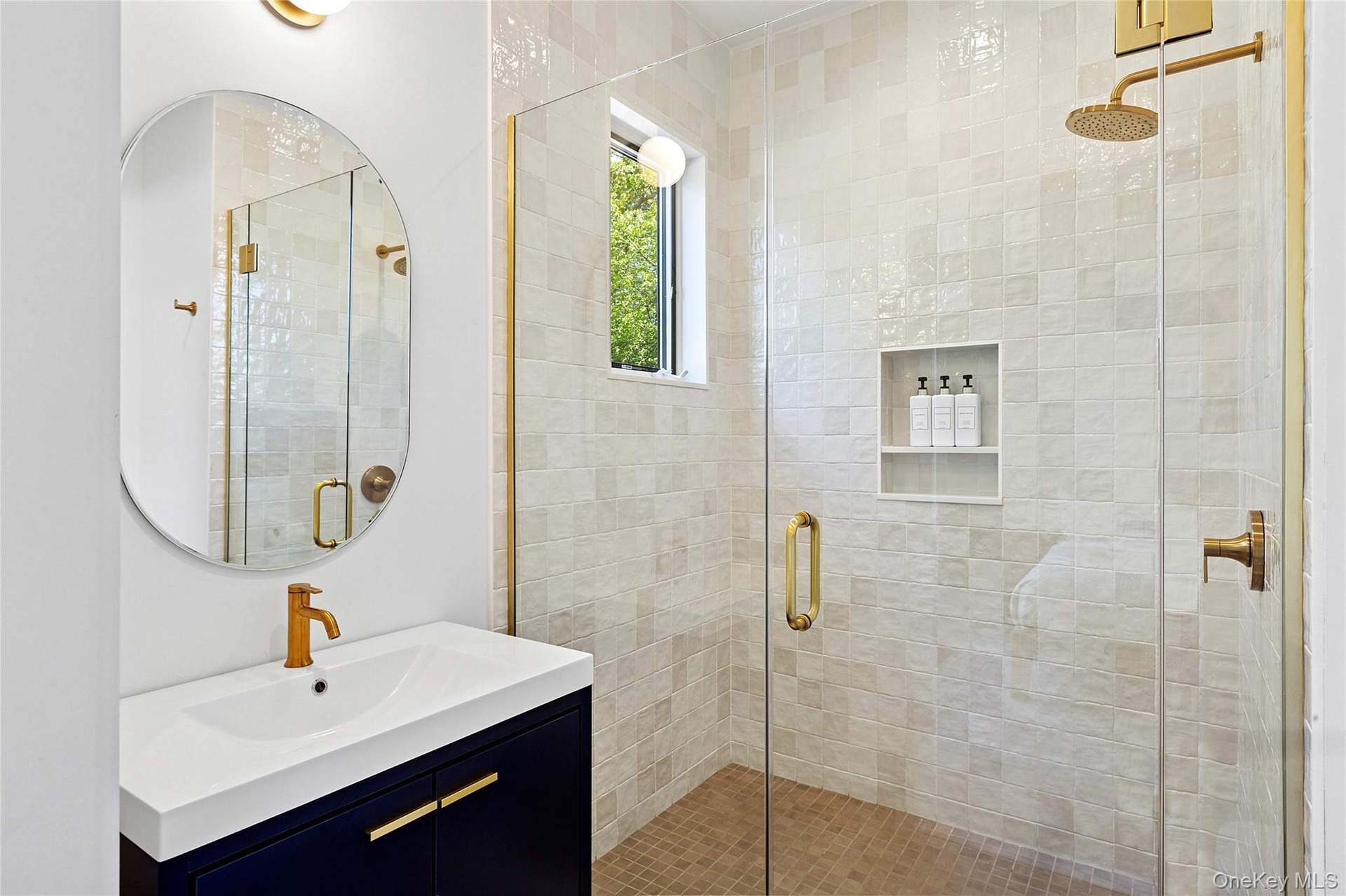 en-suite bath