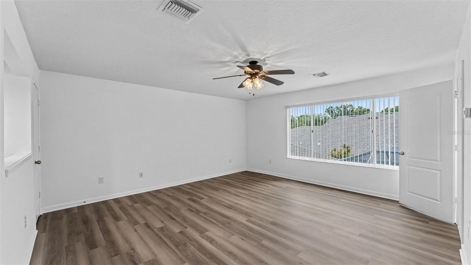 Large bonus room