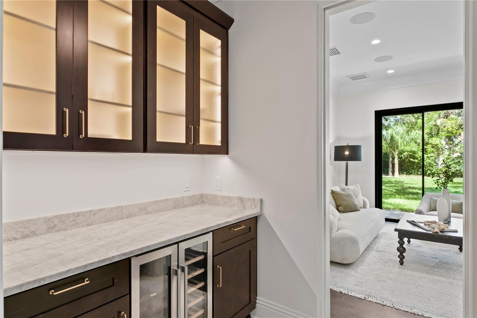 Sitting room - main suite