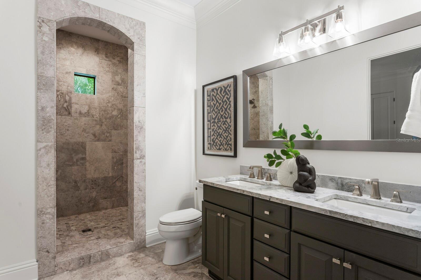 En-suite bathroom 3