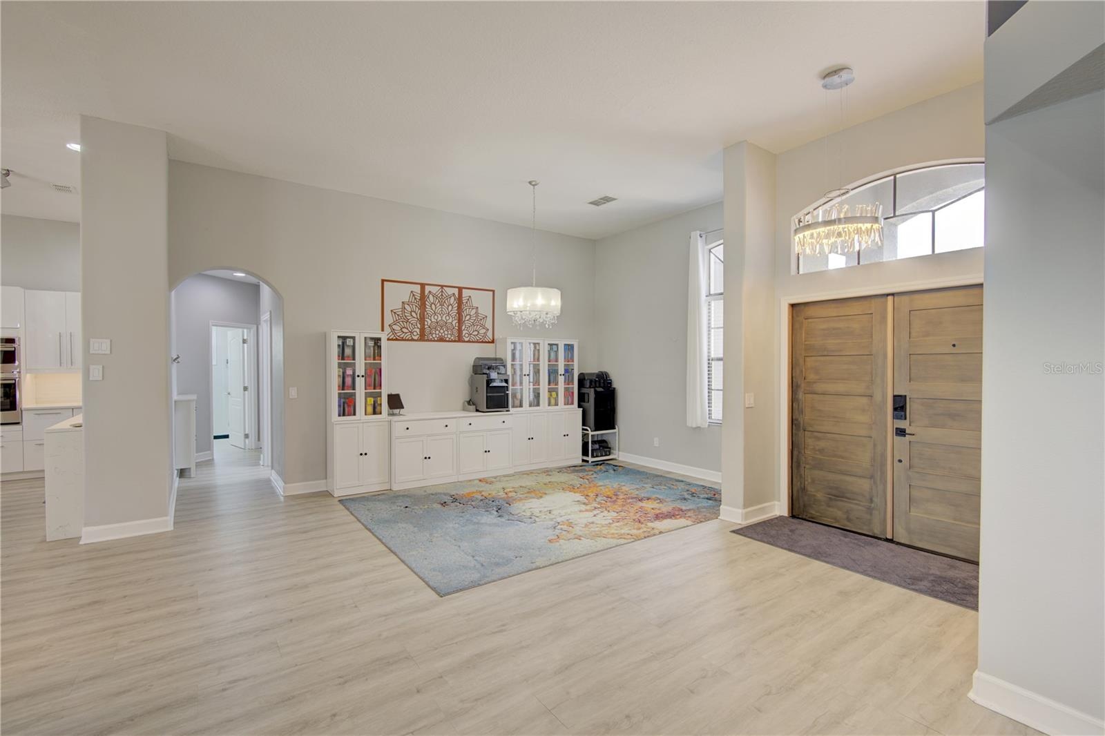 Entryway/Livingroom