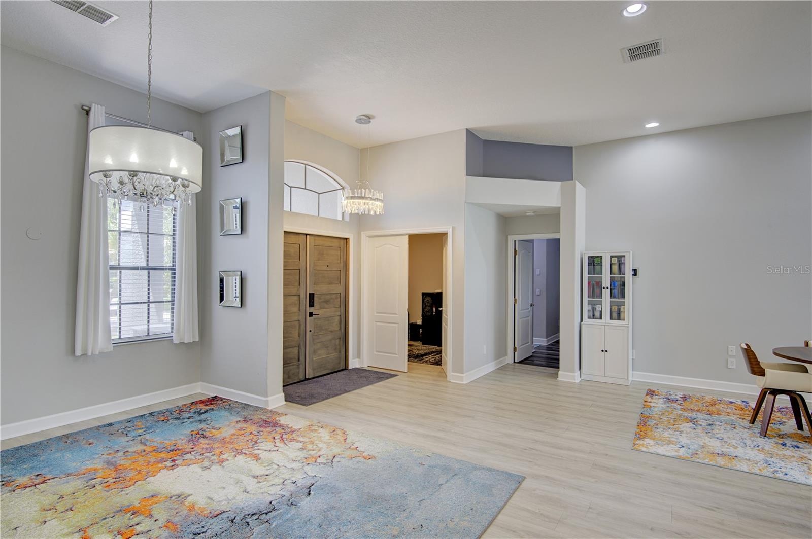 Entryway/Livingroom