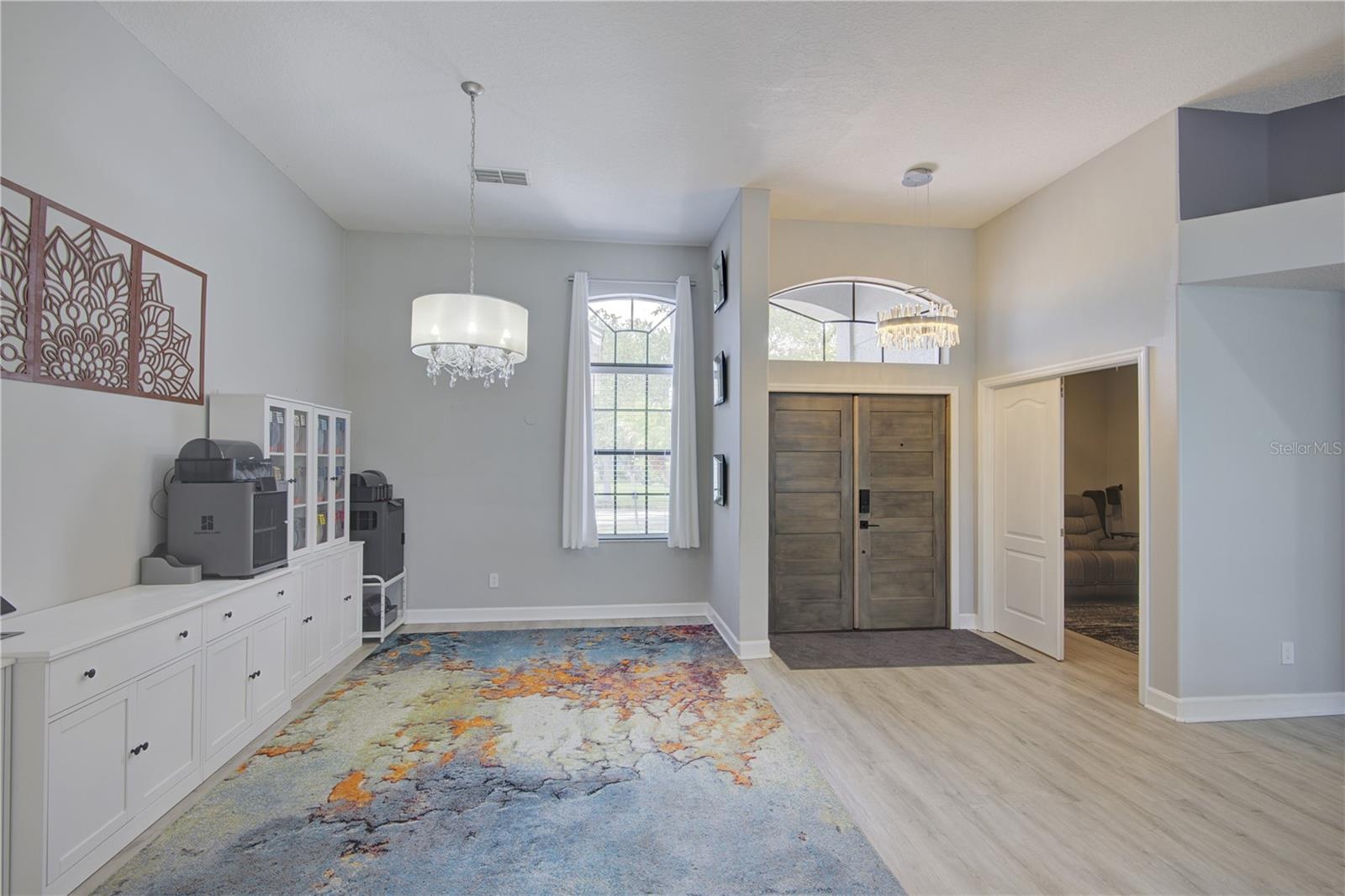 Entryway/Livingroom