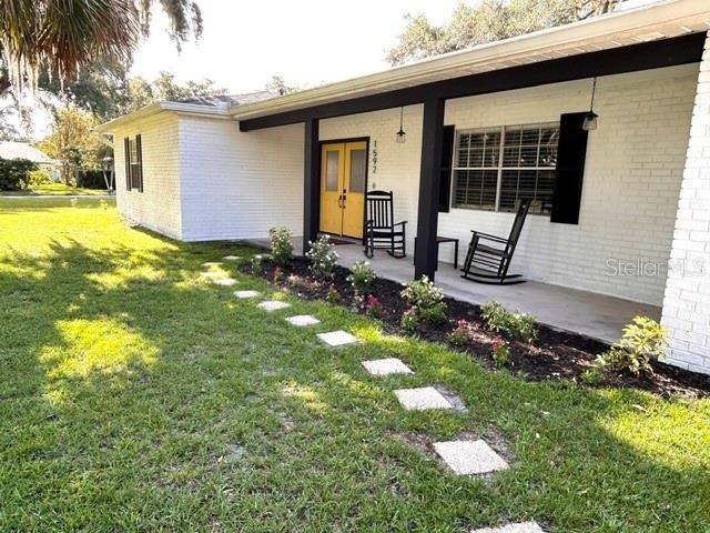 cute front porch and landscaping