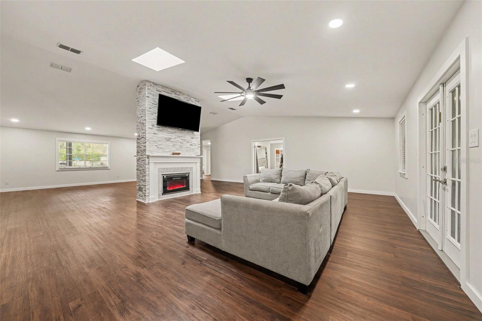 Family Room w/ Electric Fireplace, TV & stone accent wall