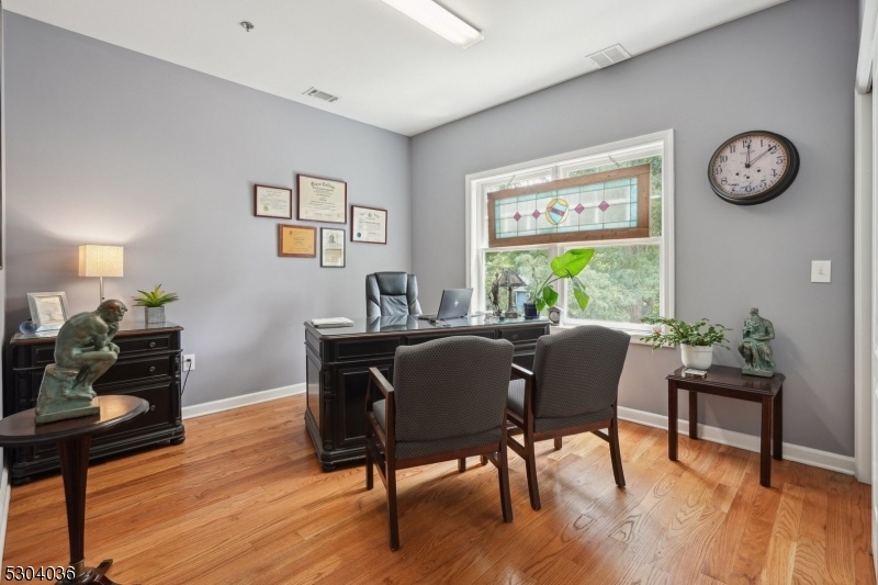 Bedroom/Office
