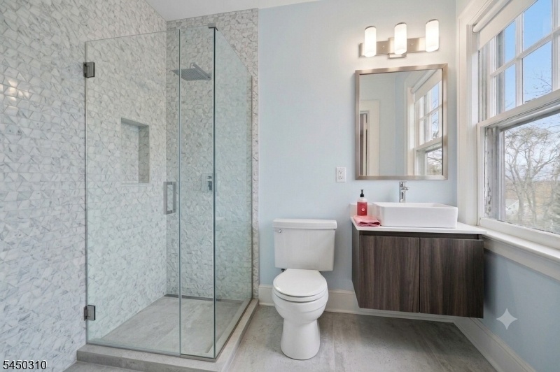 virtual updated bedrm1/2 bath
