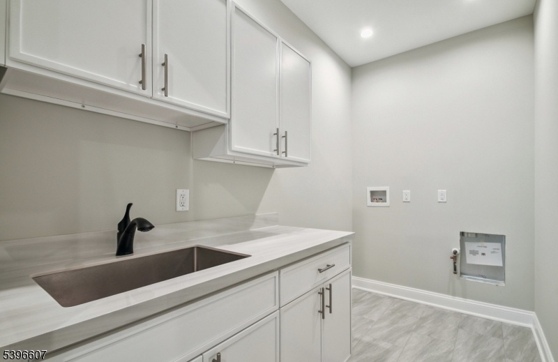 Laundry room on 2nd floor