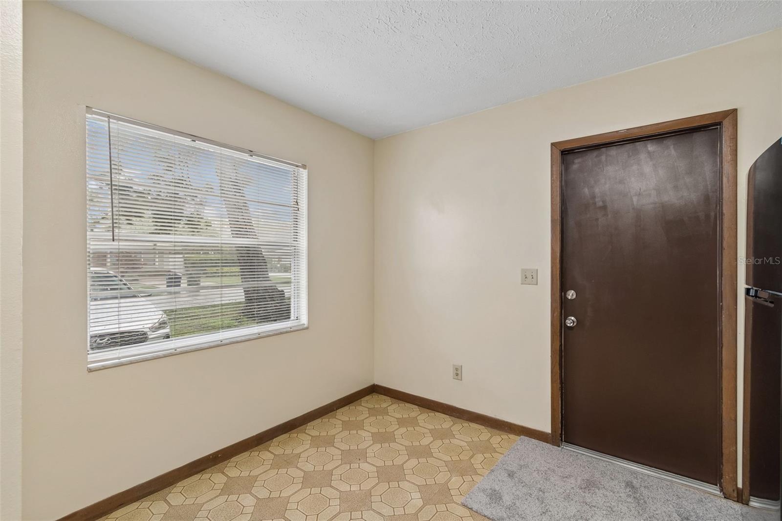 6404B Dining