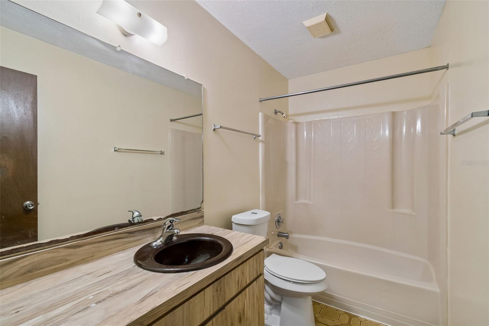 6404B Bathroom