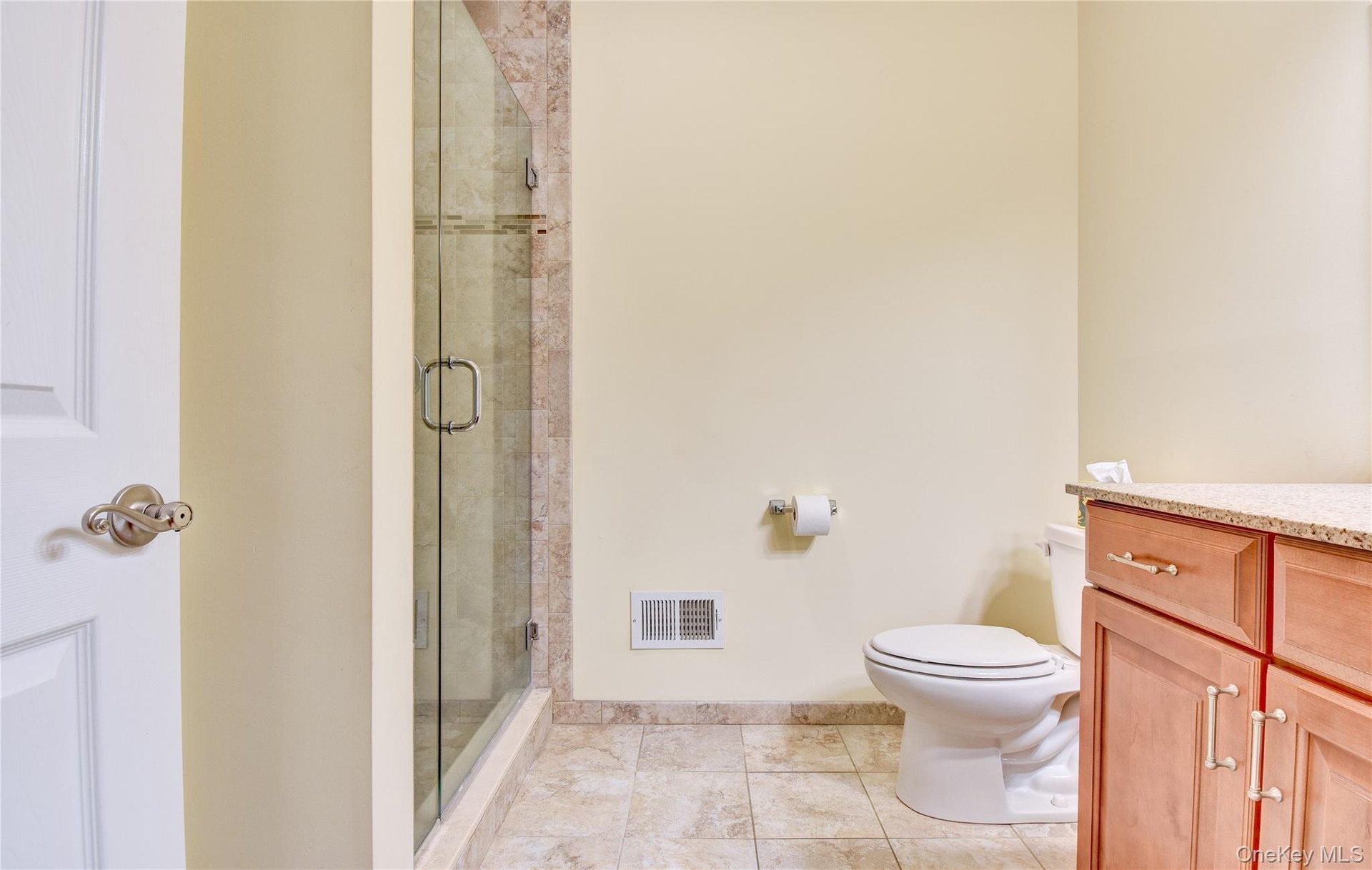 Legal accessory apartment: Shower enclosure with glass door