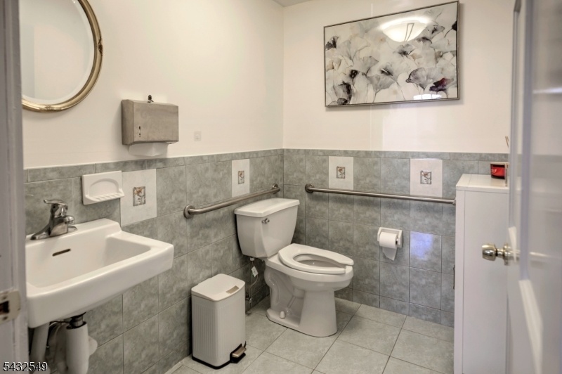 32 Brownlee - Bathroom