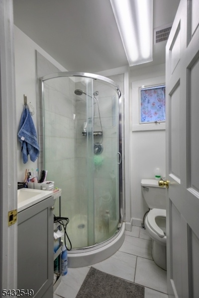 Full Bath - 32 Brownlee Pl