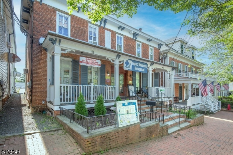 31 South Finley Avenue - Front