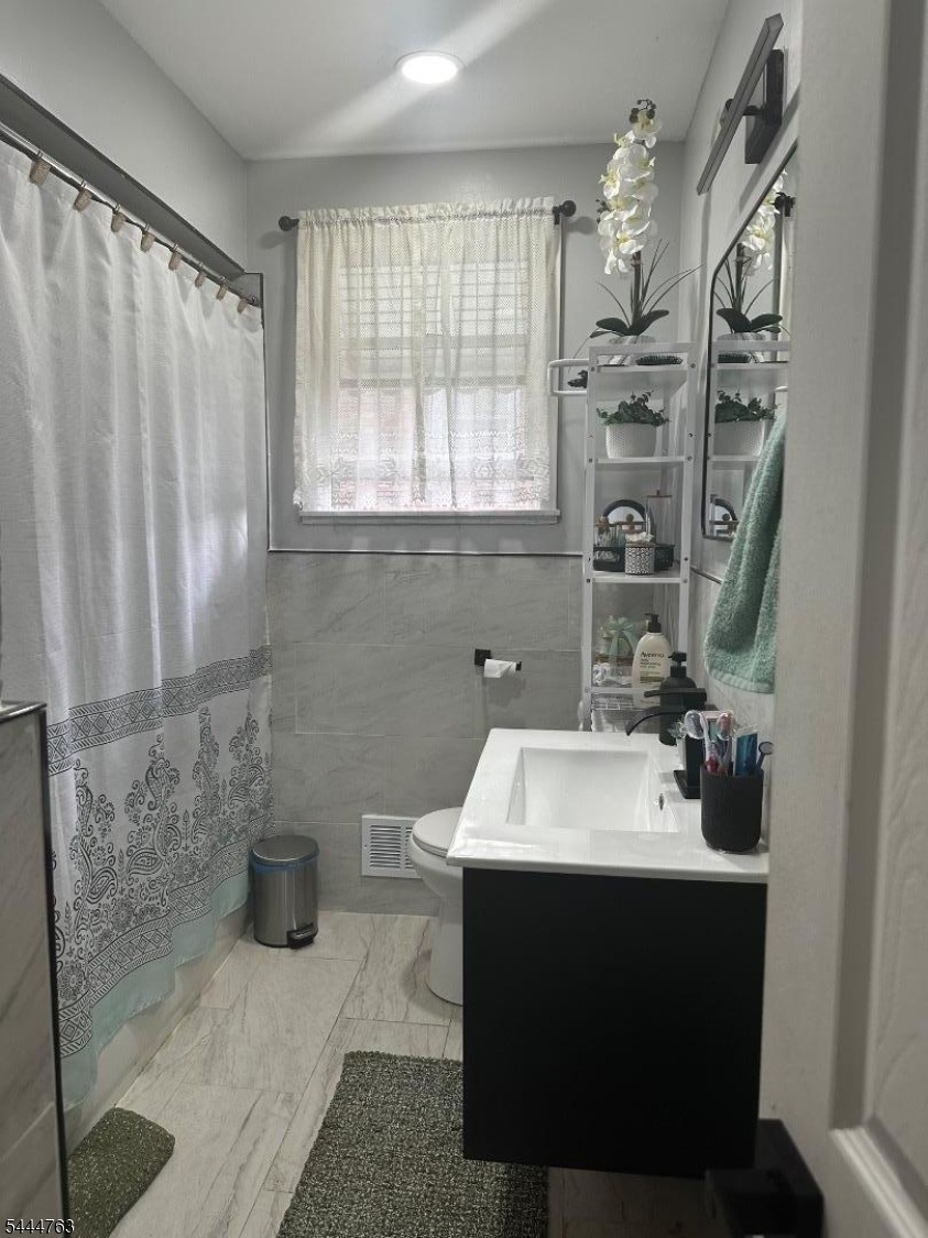 Master Full Bathroom