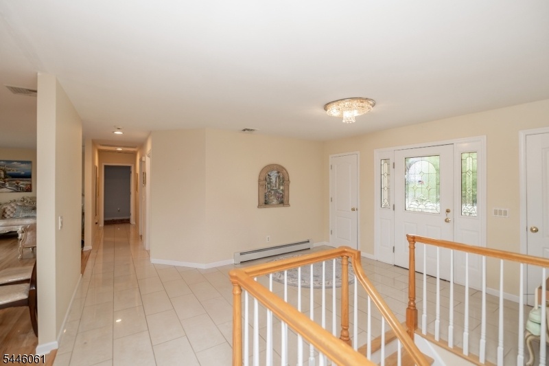 Large Open Entry Foyer