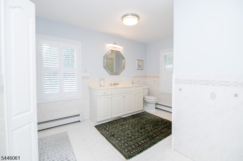 Large Primary Bedroom Bath