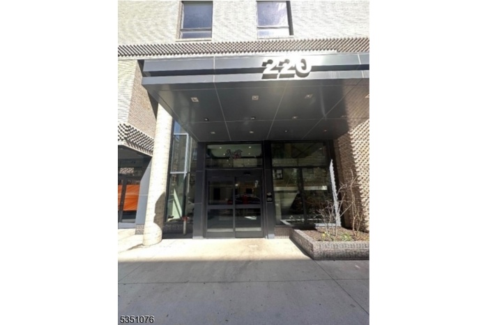 BUILDING 220