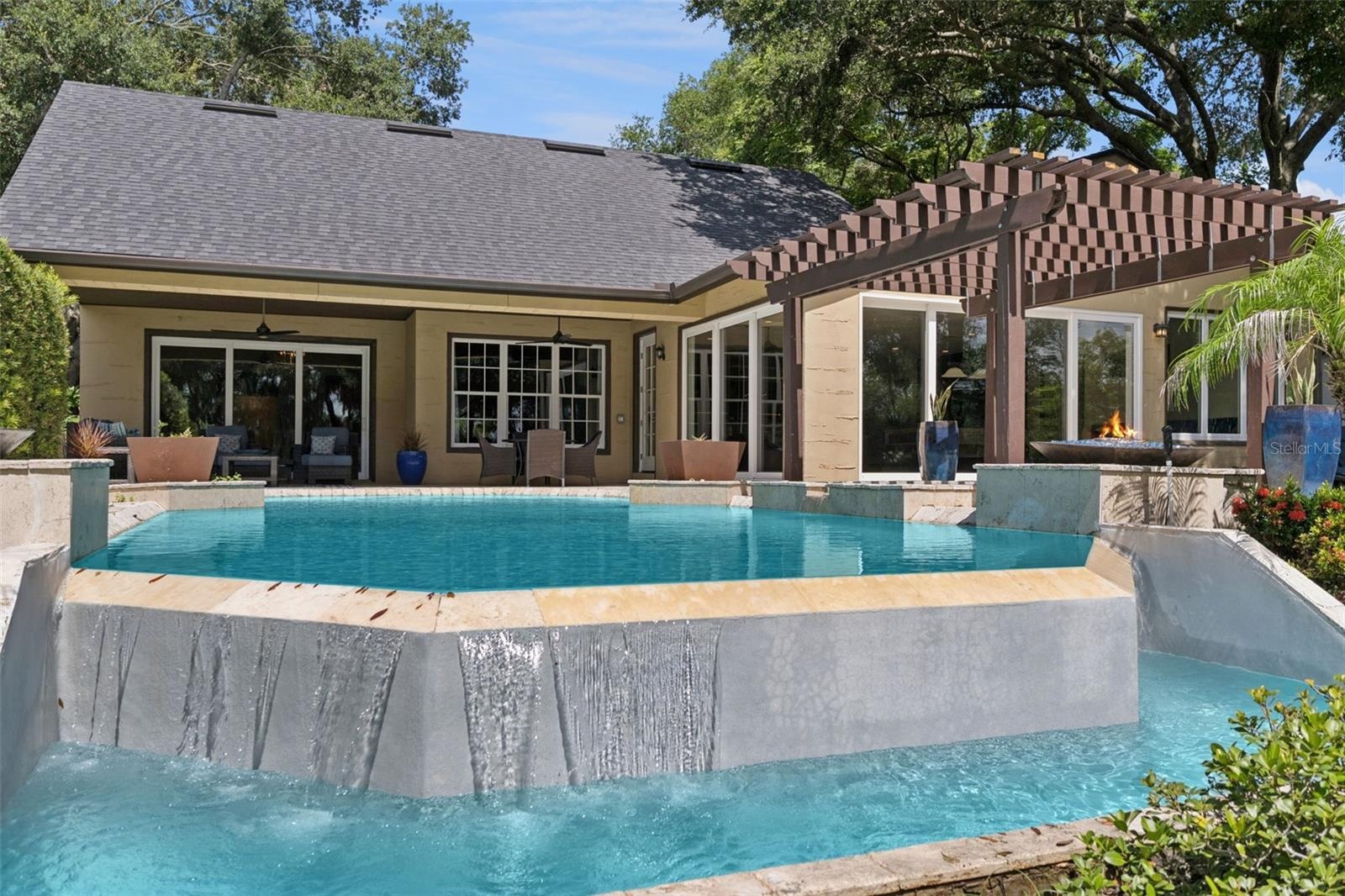 Infinity Pool flowing into the lower basin