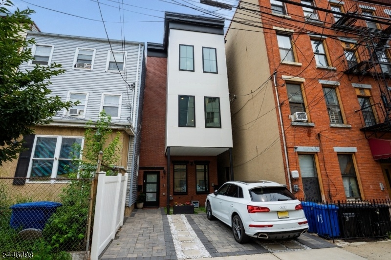 Townhouse with 1 car parking