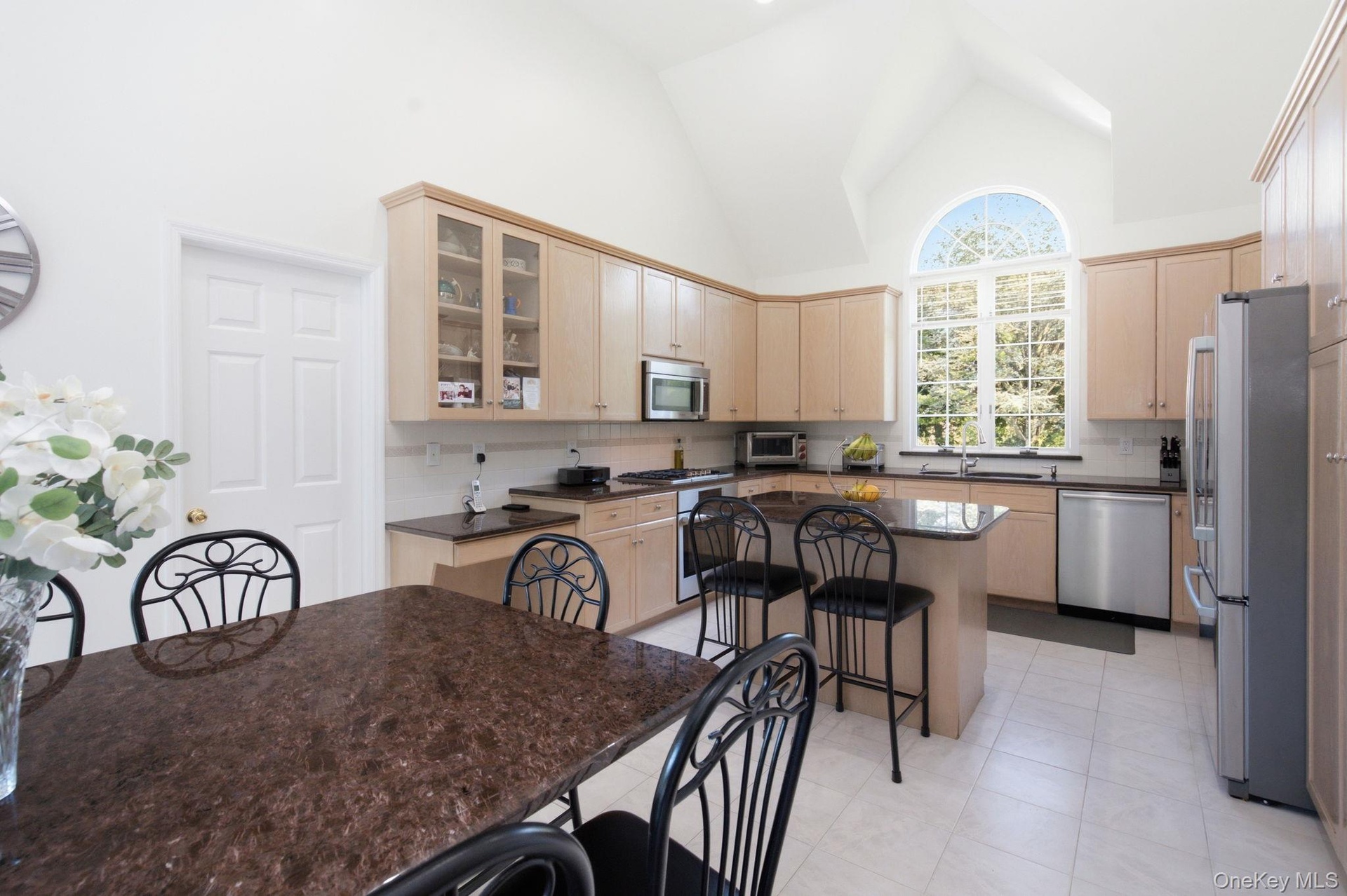 Side view of Eat-in-Kitchen