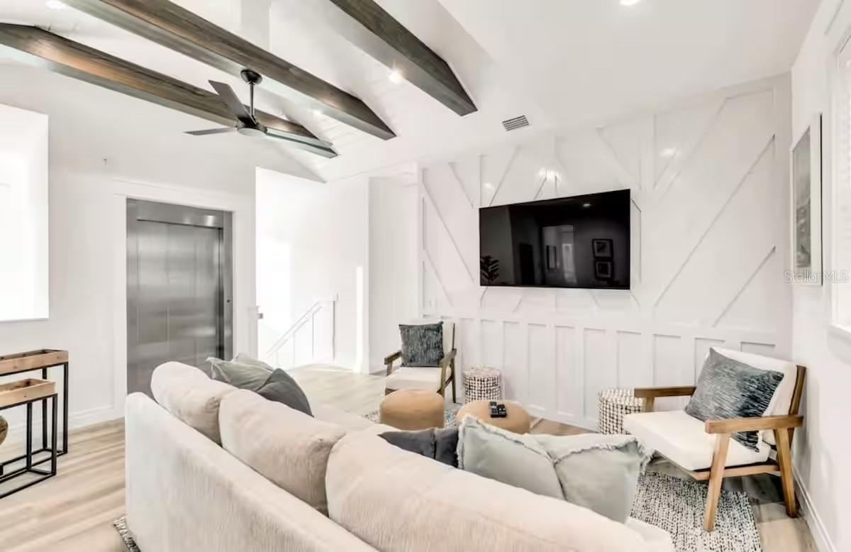 85 AVENIDA MESSINA, SARASOTA FL 34242 MLS#A46869373rd floor great room