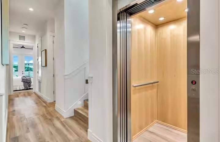 85 AVENIDA MESSINA, SARASOTA FL 34242 MLS#A4686937Elevator