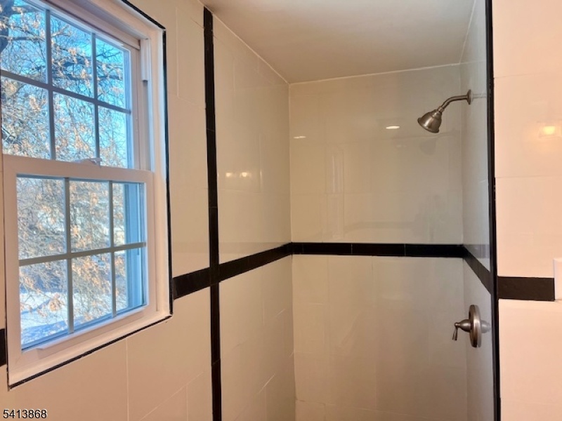 2nd Floor Full Bathroom