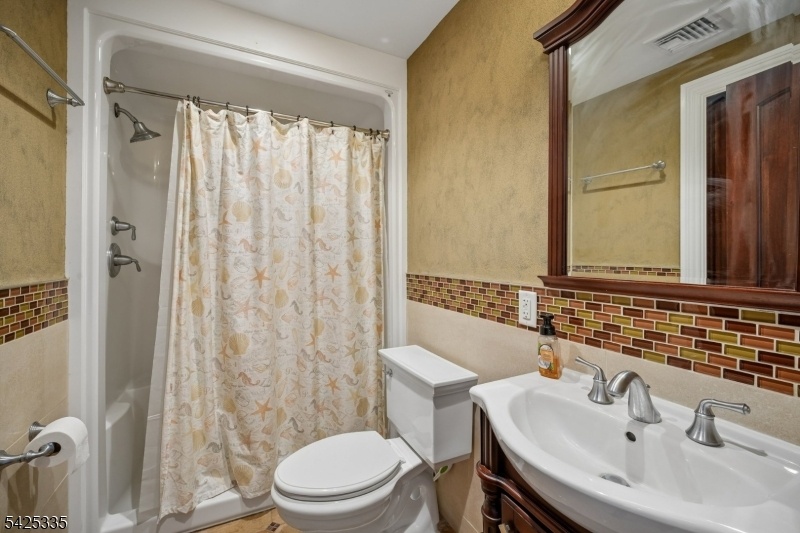2nd Floor Hall Bath