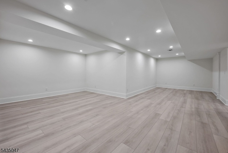 Large rec room in basement