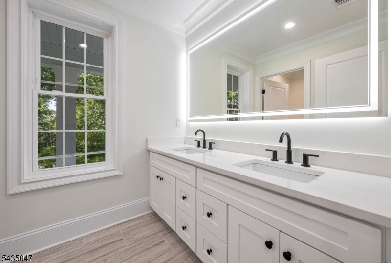 Second level hall bath