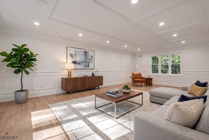 Virtually Staged Living