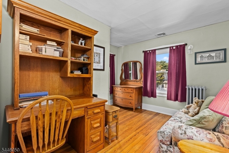 Bedroom / Office
