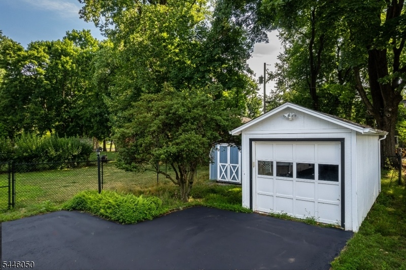 Detached Garage