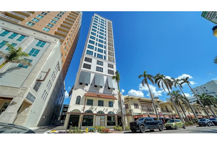 Welcome to 33 S. Palm Avenue in the heart of Downtown Sarasota