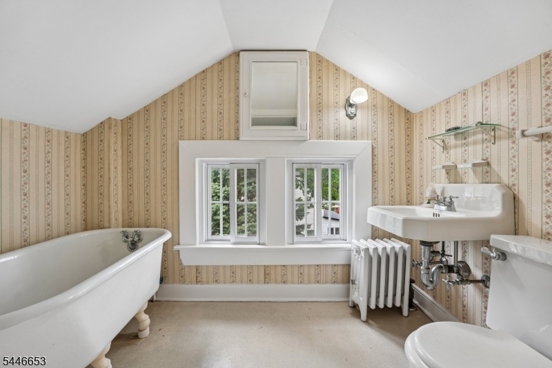 3rd Floor - Bathroom