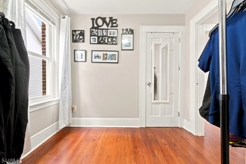 Bonus area leading to Bedroom