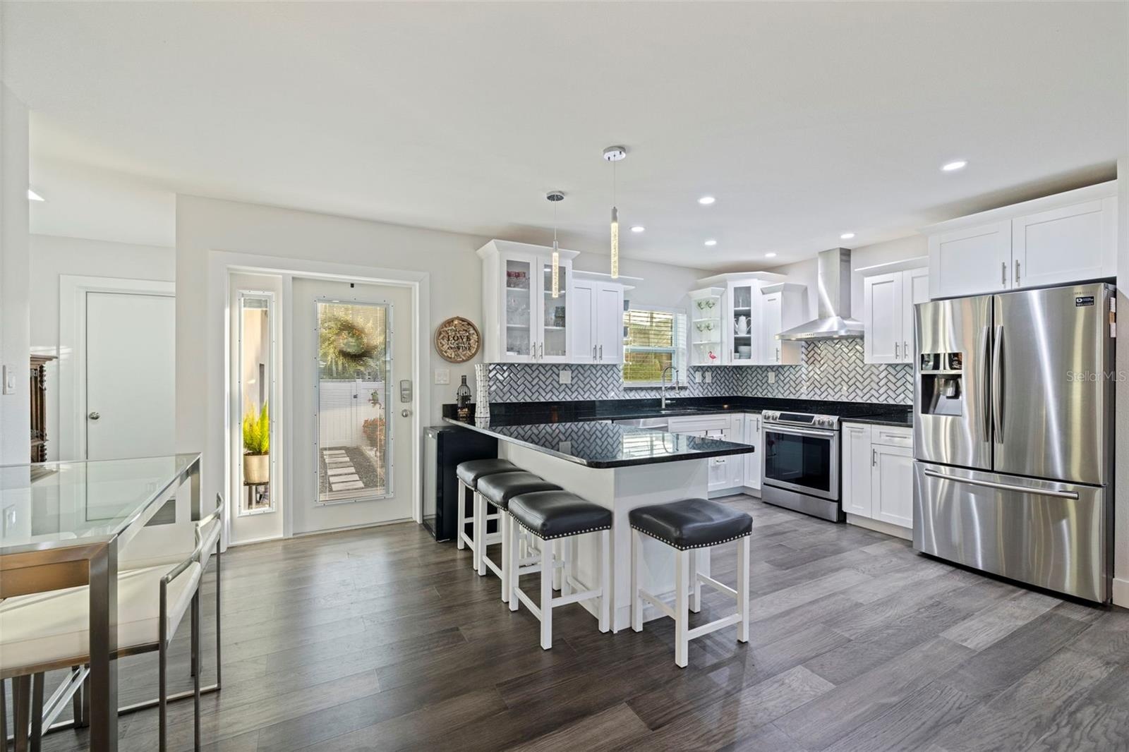 Large Breakfast Bar