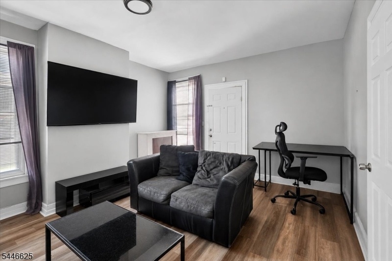 2nd fl living rm