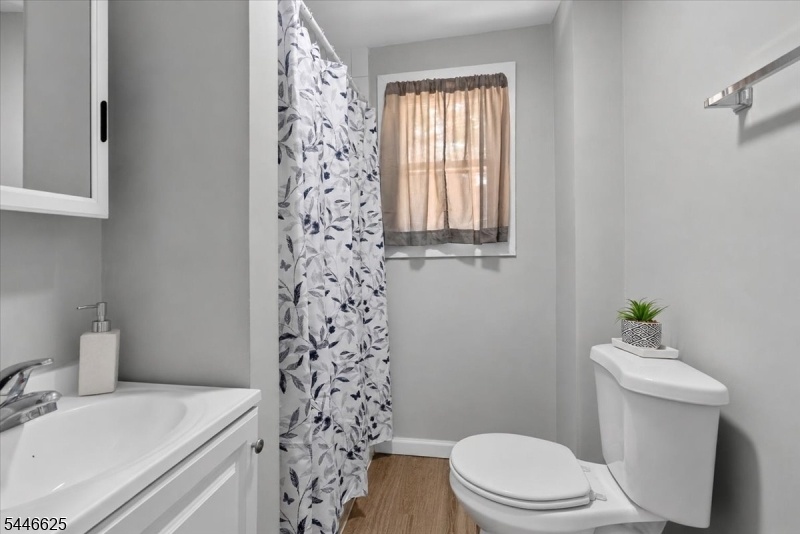 1st fl bathroom
