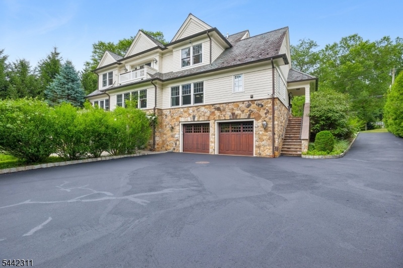 Attached Garage, Great Parking