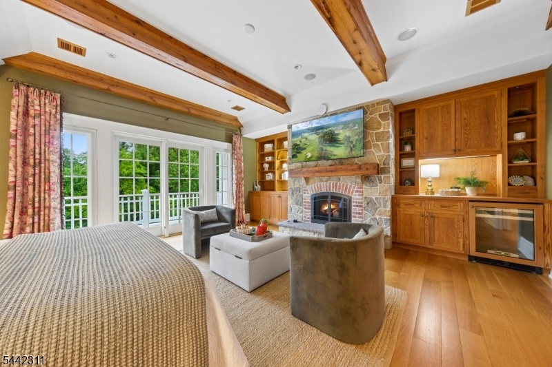 2nd Level Family Room with FP
