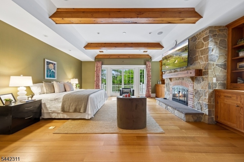 2nd Level Family Room with FP