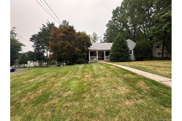 LARGE CORNER LOT,FRONT COVERED PATIO