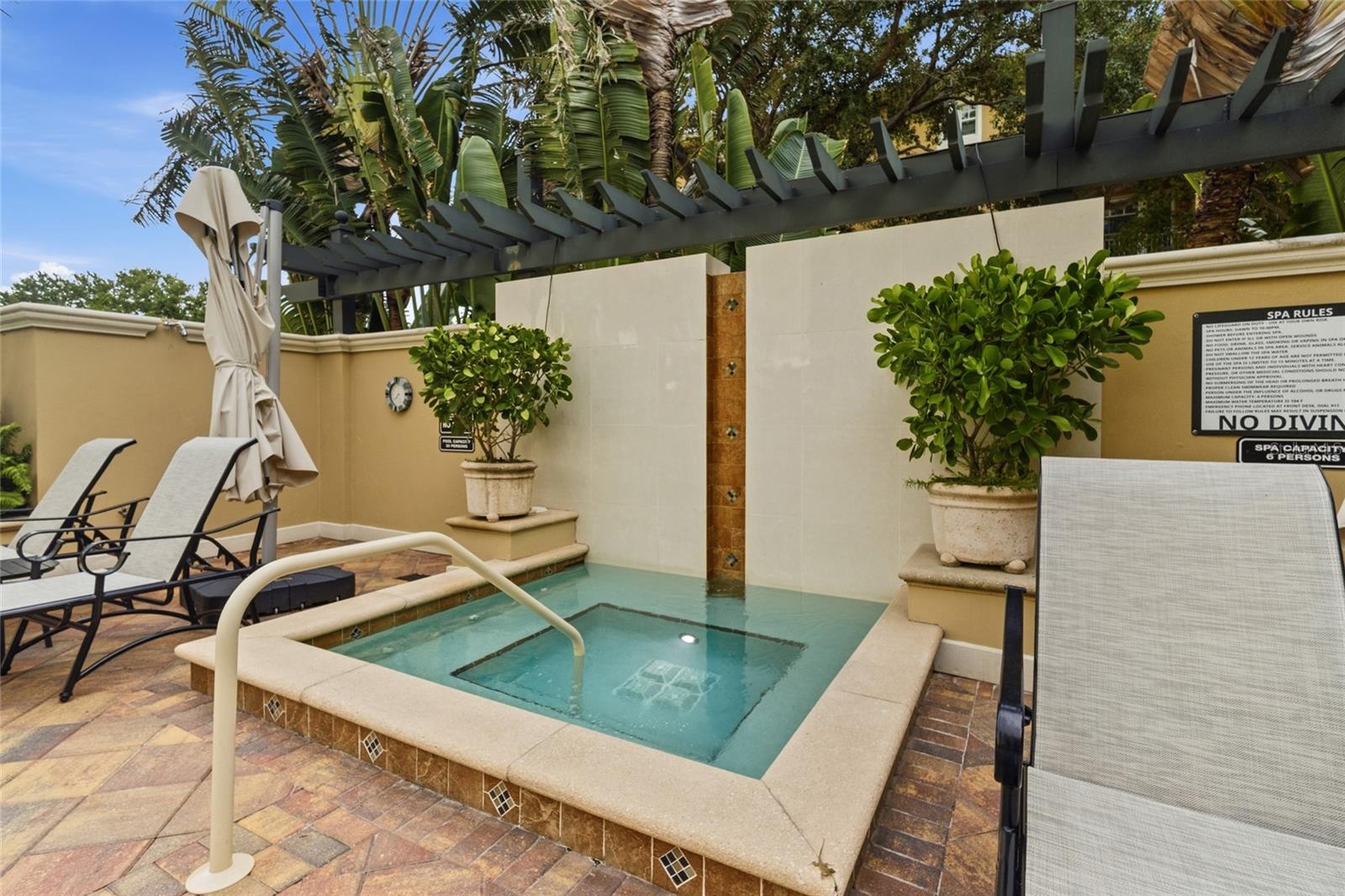 A relaxing spa on the pool deck