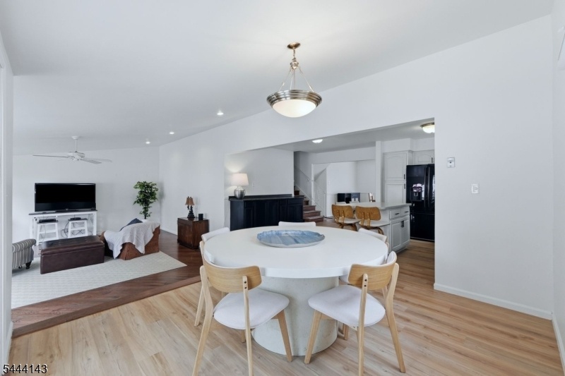 Living Room/Dining Area