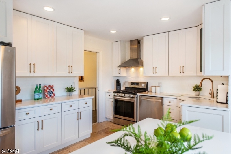 EIK with 42in Cabinets