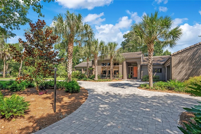 Just a classic design with lots of trees.
